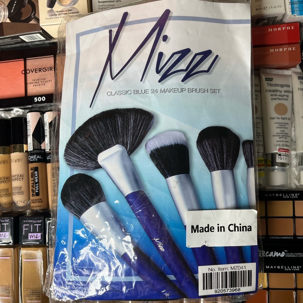 Mizz Cosmetics “Classic Blue 24 Pcs Makeup Brush Set” - Picture 1 of 2